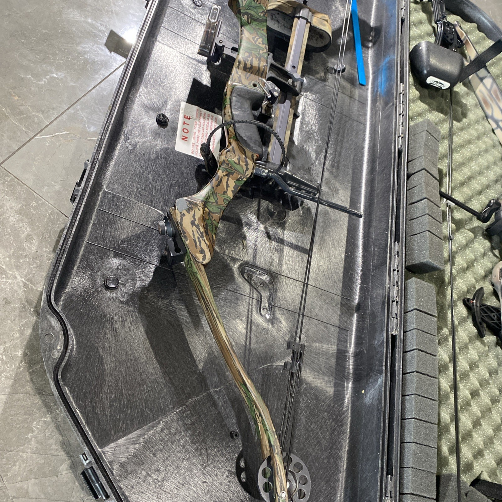 3pc Browning Mirage 3D Bear First Strike w/ Case Compound Bow Archery *NO STRING