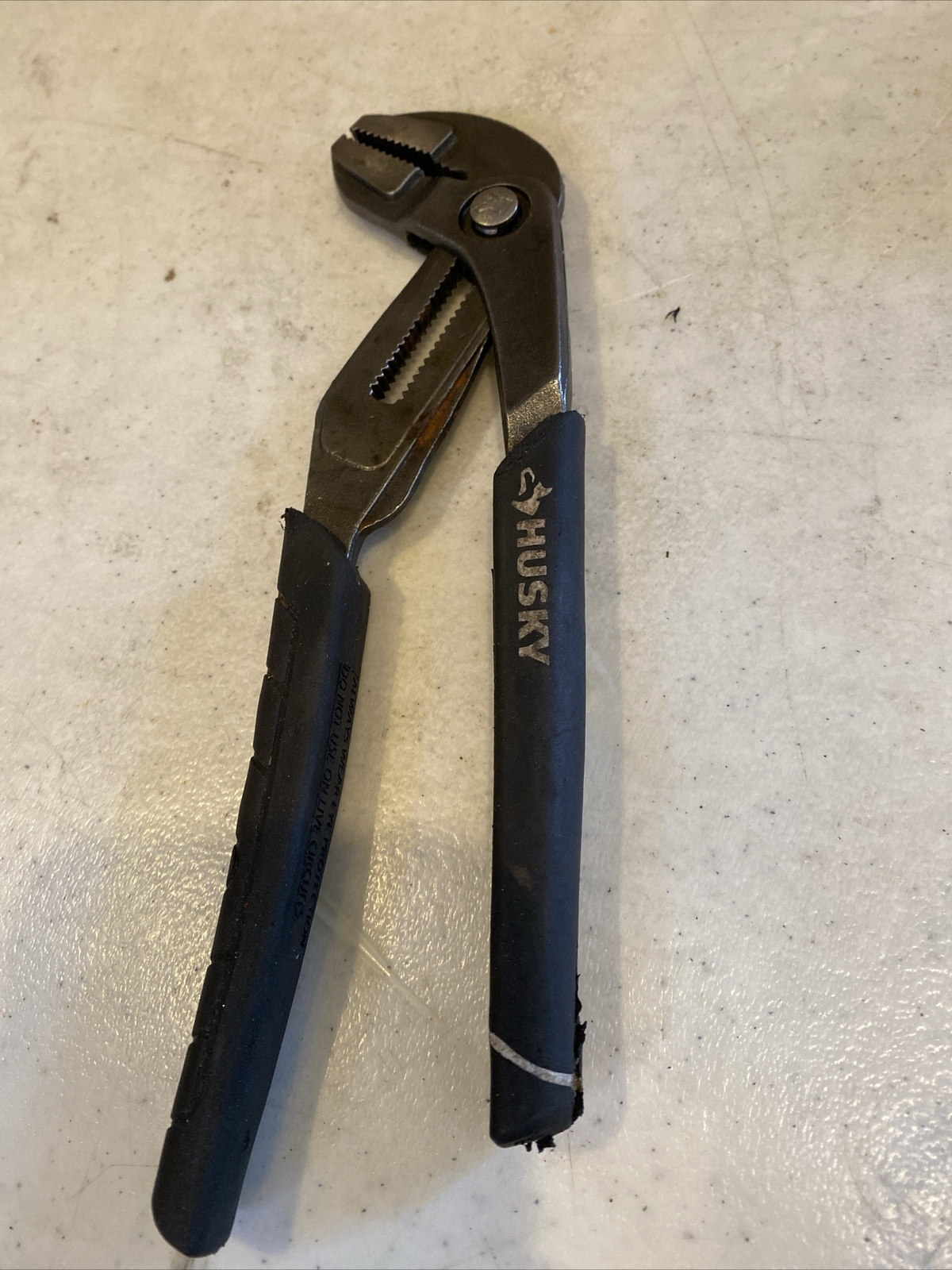 HUSKY 8.5” SLIP JOINT PLIERS