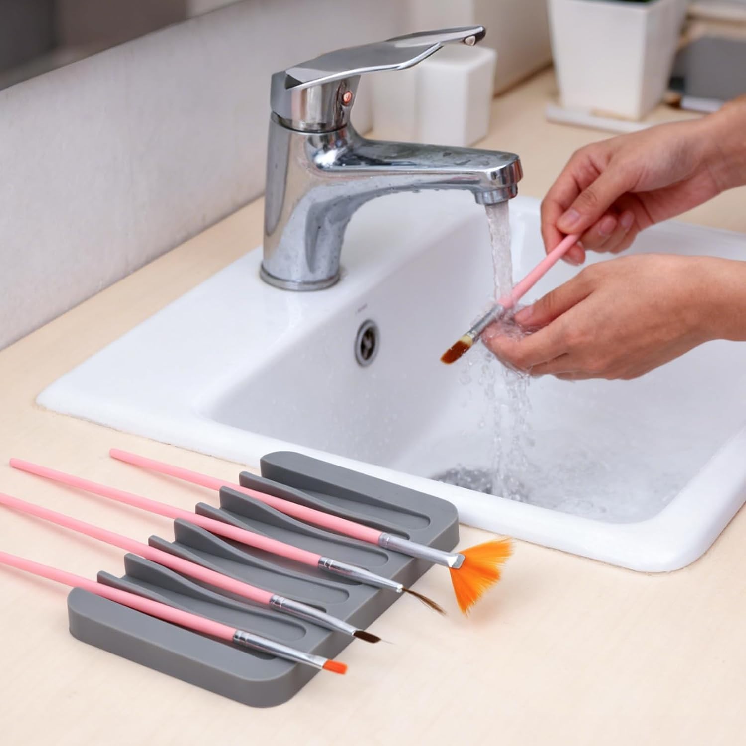 Compact 8-Slot Silicone Paintbrush Organizer | Durable Clean & Store Solution