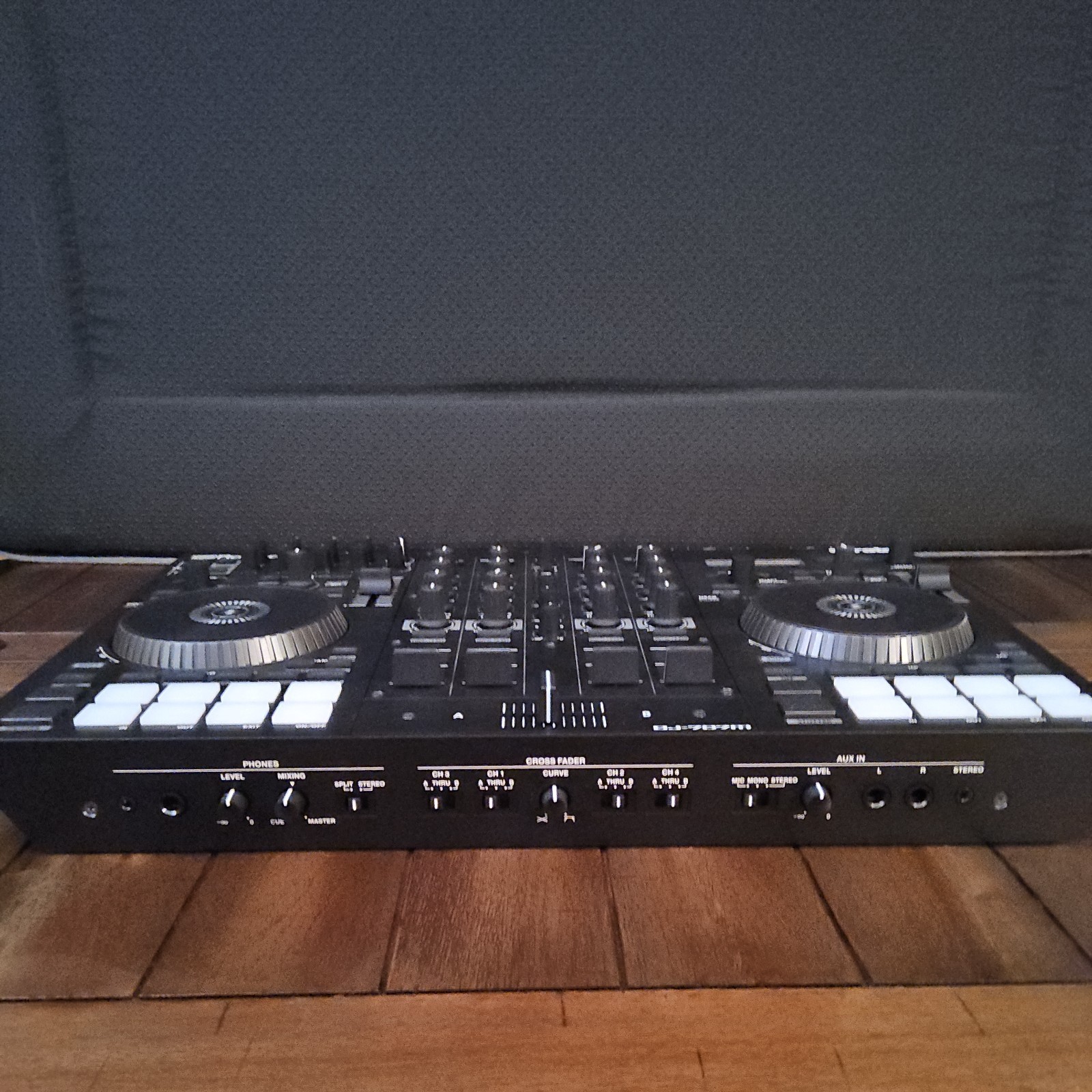 Roland DJ-707M 4-deck Serato DJ Pro Controller with Drum Machine and Vocal