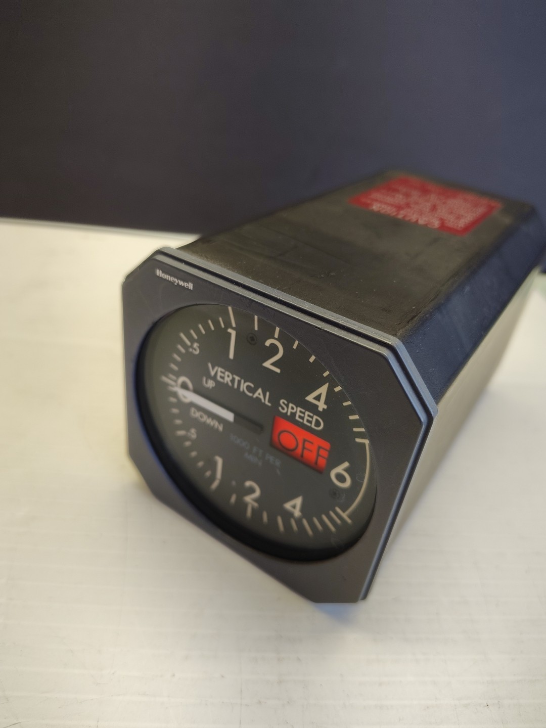 Honeywell 4013013-907 Vertical Speed Indicator