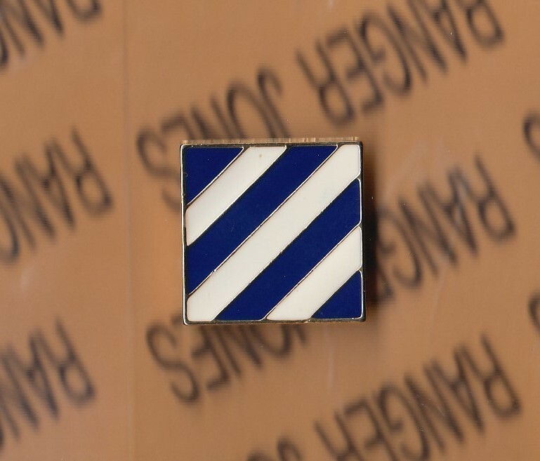 US Army 3rd Infantry Division 1" screw on metal badge w/bolt