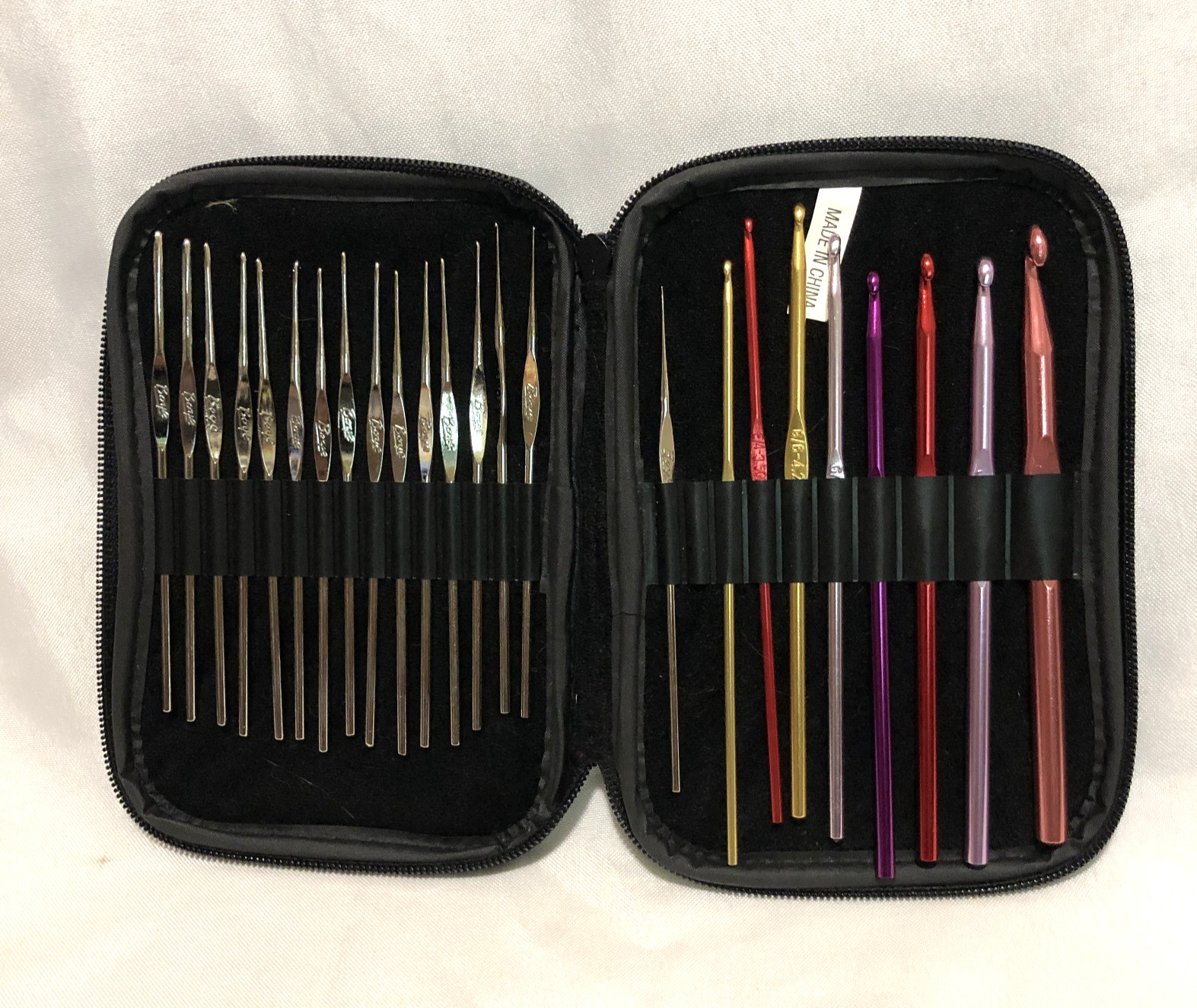 Lot of 24 BOYE Crochet Hooks Sizes 00-14 Metal & D-K Aluminum No F With Case