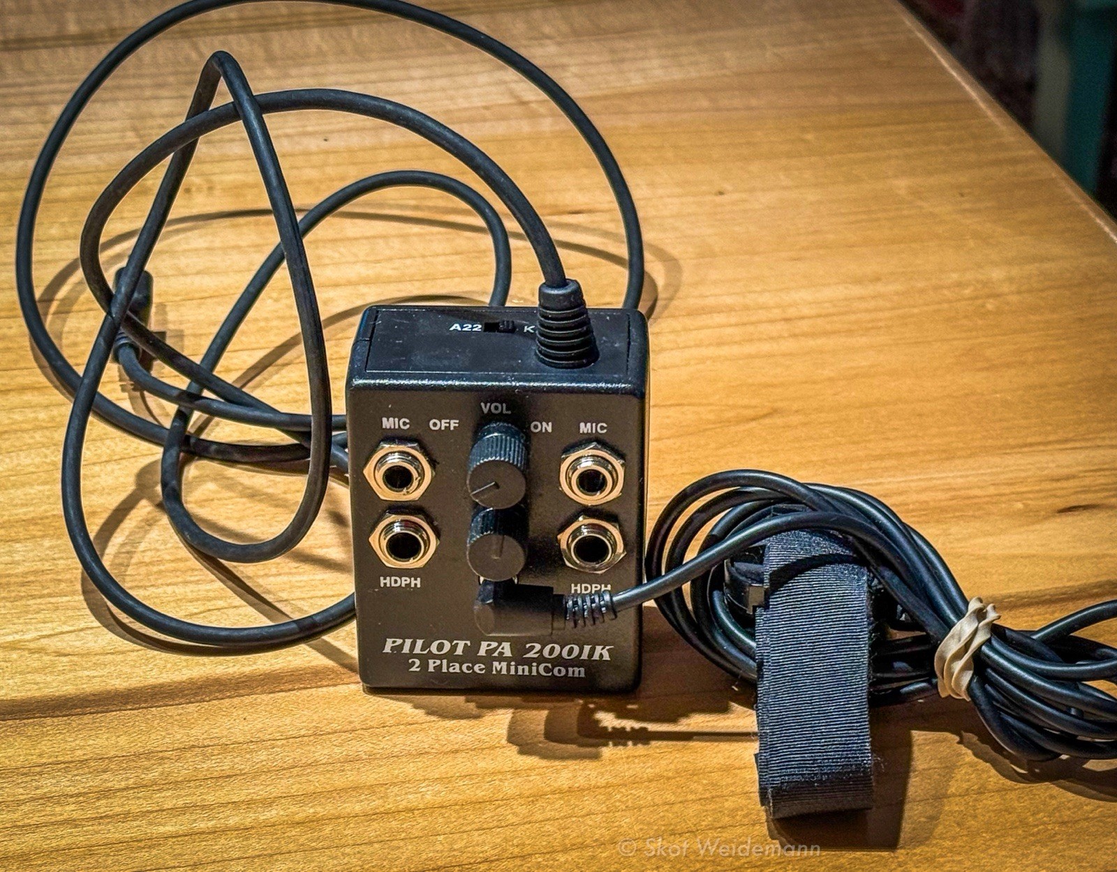 Pilot PA2001K 2 Place Portable Intercom, PTT ICOM A4, A22 or Bendix-King KX99