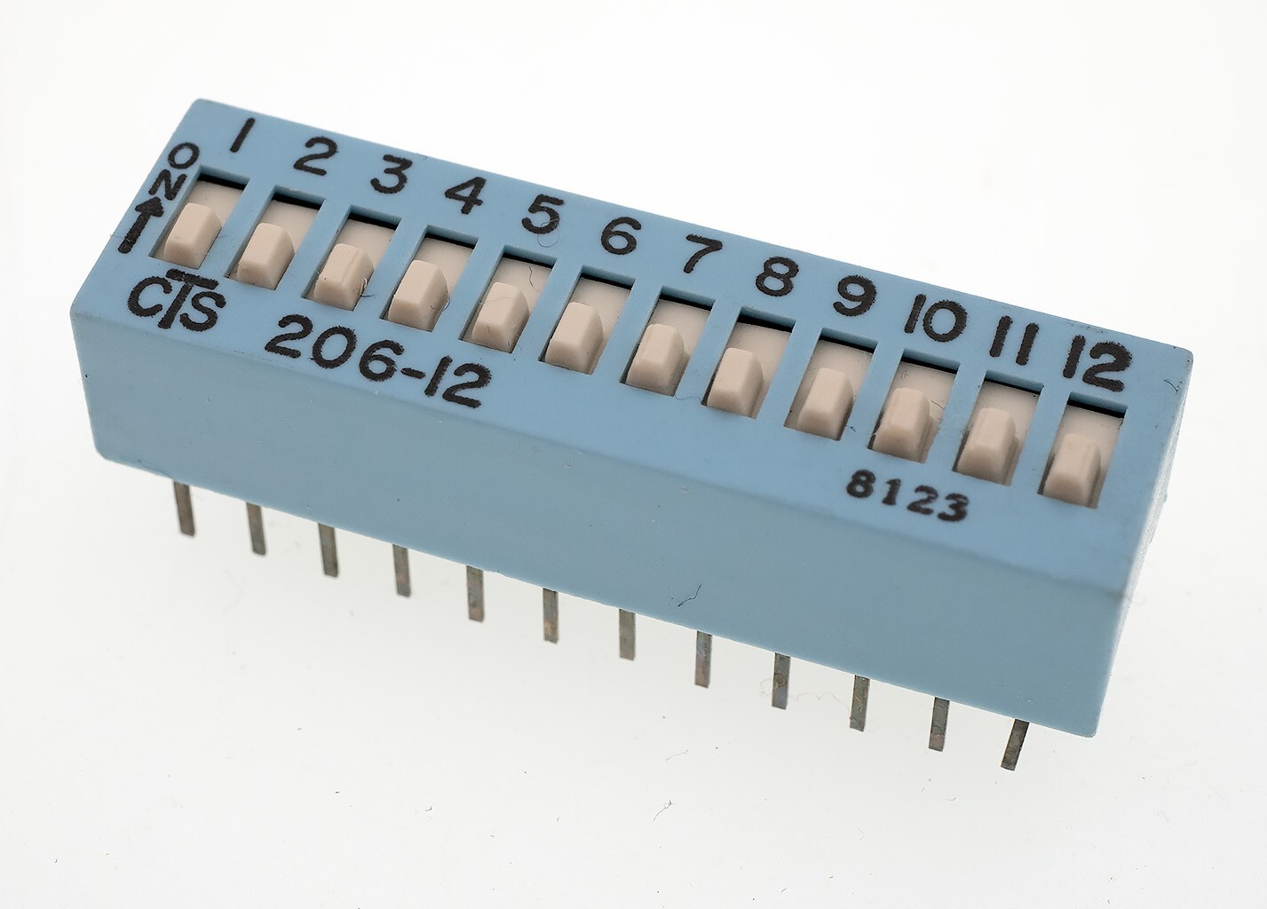 CTS 206-12, 12 Position 24 Pin SPDT Through-Hole DIP Switch, Lot of 10