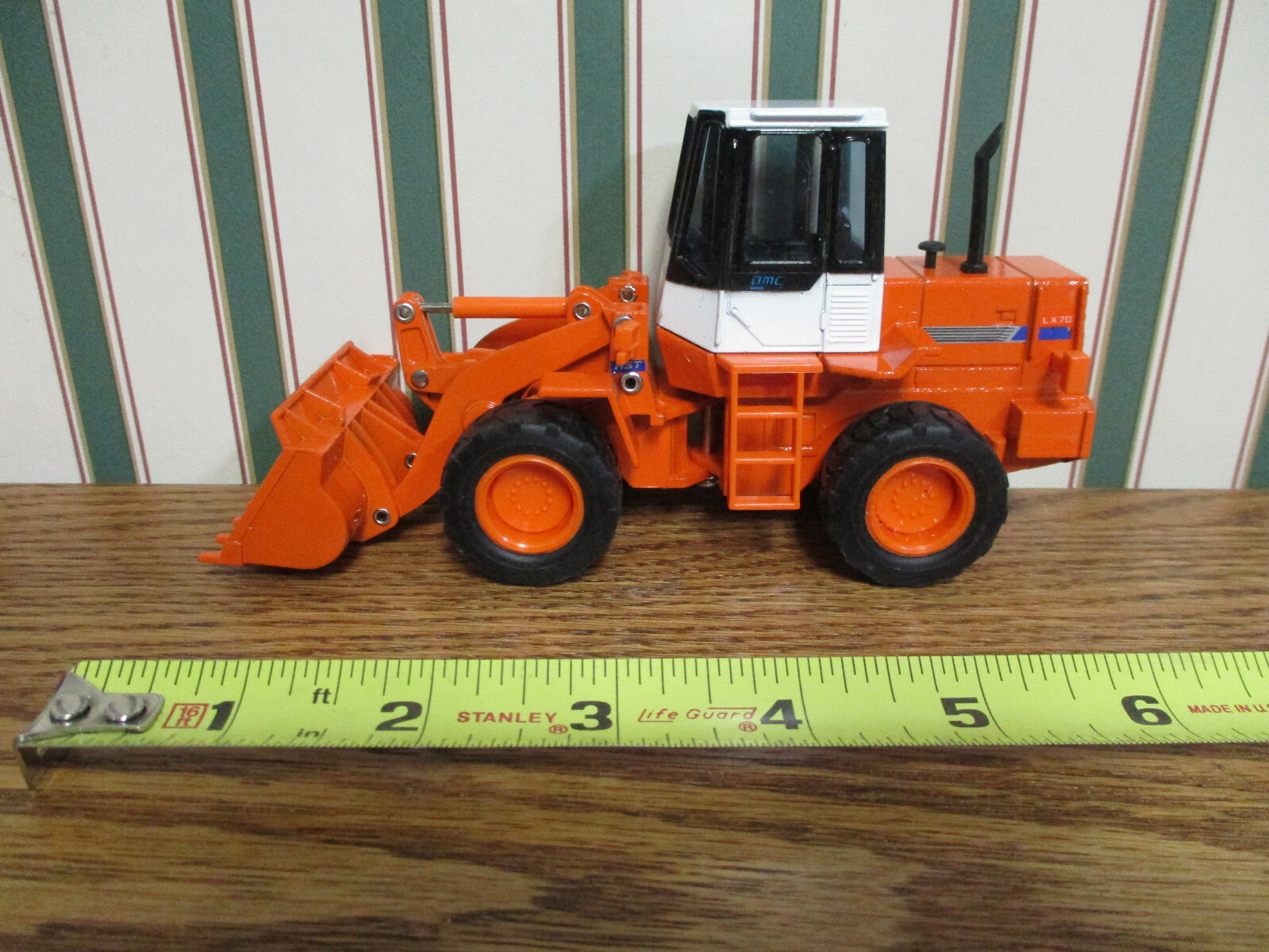 Hitachi LX70 Wheel Loader By Shinsei 1/40th Scale