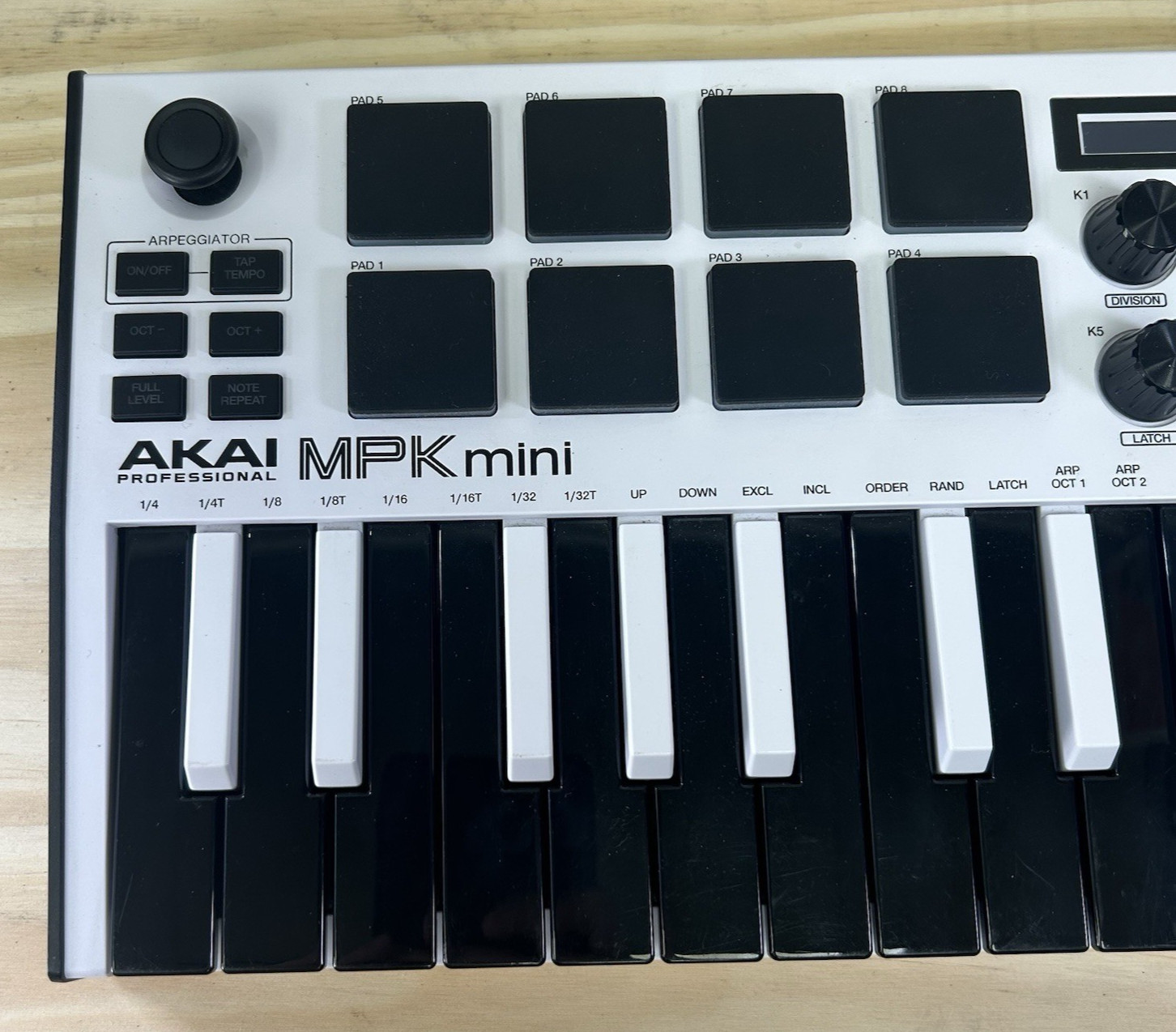 Akai MPK Mini Keyboard and Pad Controller (White) NO CABLES *USED*