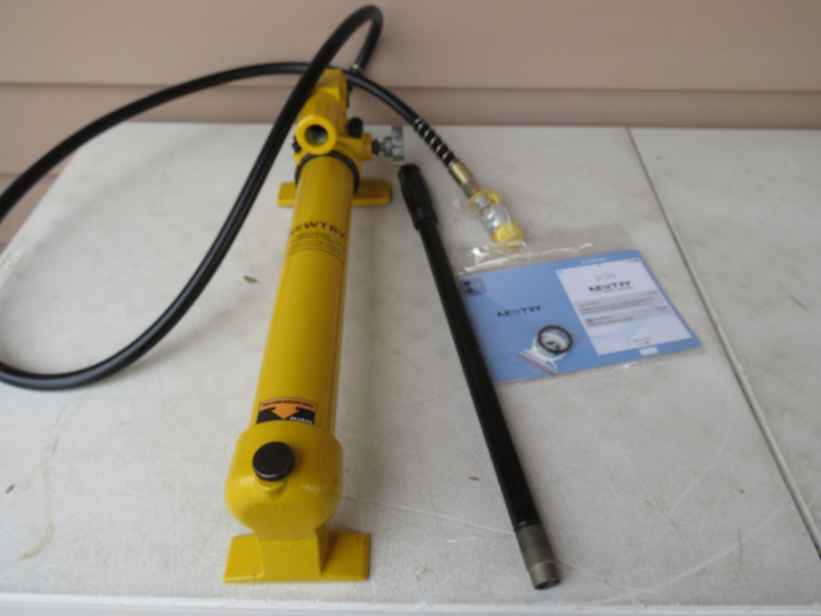NEWTRY CP-700 Manual Hydraulic Hand Pump Single Acting 9947psi