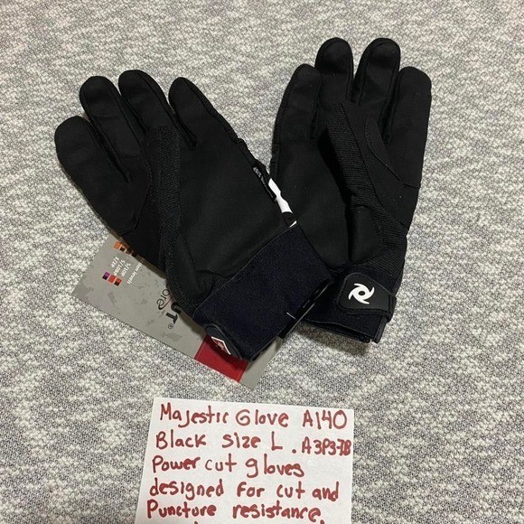 Majestic Glove black Size L. Gloves for cut and puncture resistance. SKU-A140