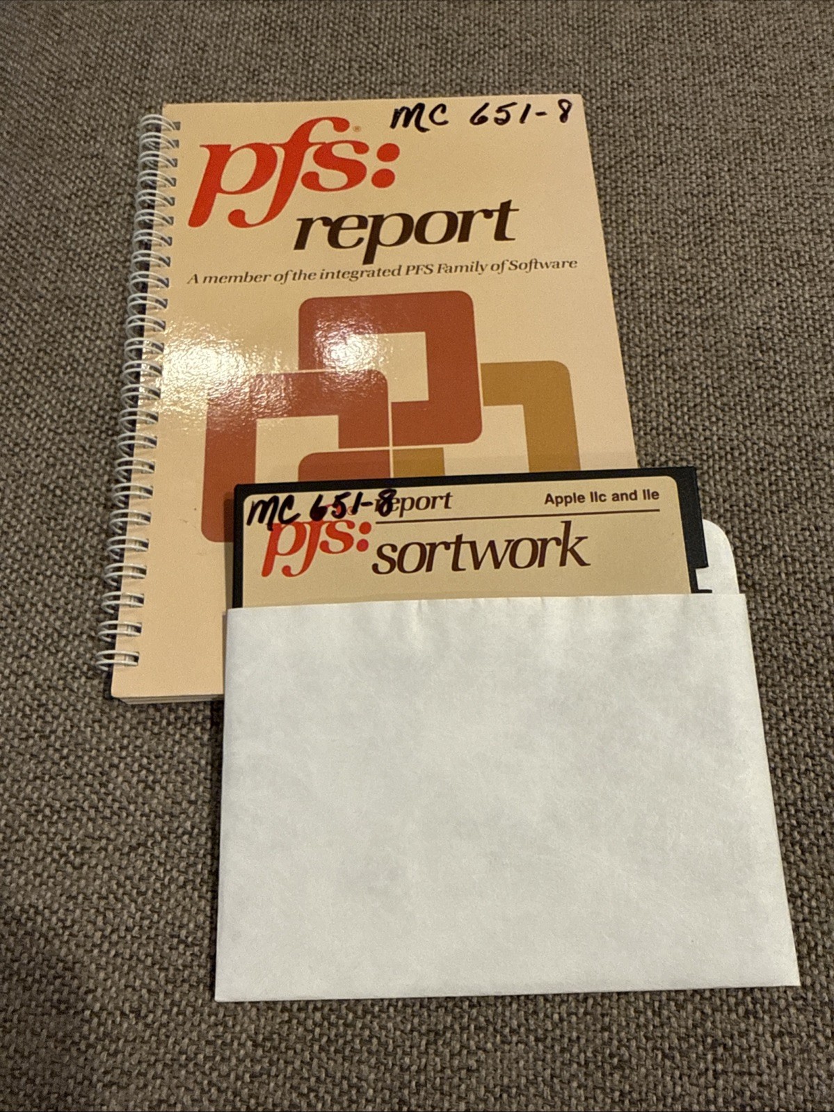 PFS: Report Apple Software & Manual 5.25" Report & Sort work IIc and IIe