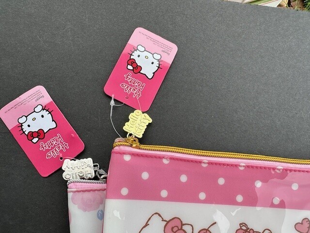 NEW Hello Kitty Folder A4 Document File Zipper Storage Case