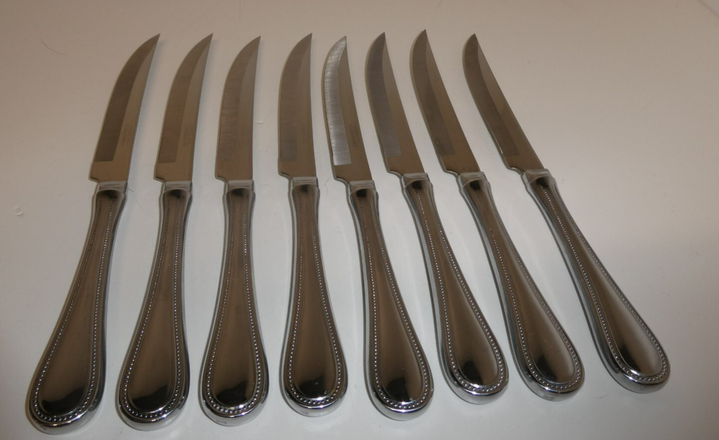 VTG CARVEL HALL (TOWLE Beaded Antique) Stainless STEAK KNIVES USA Set of 8 Nice!