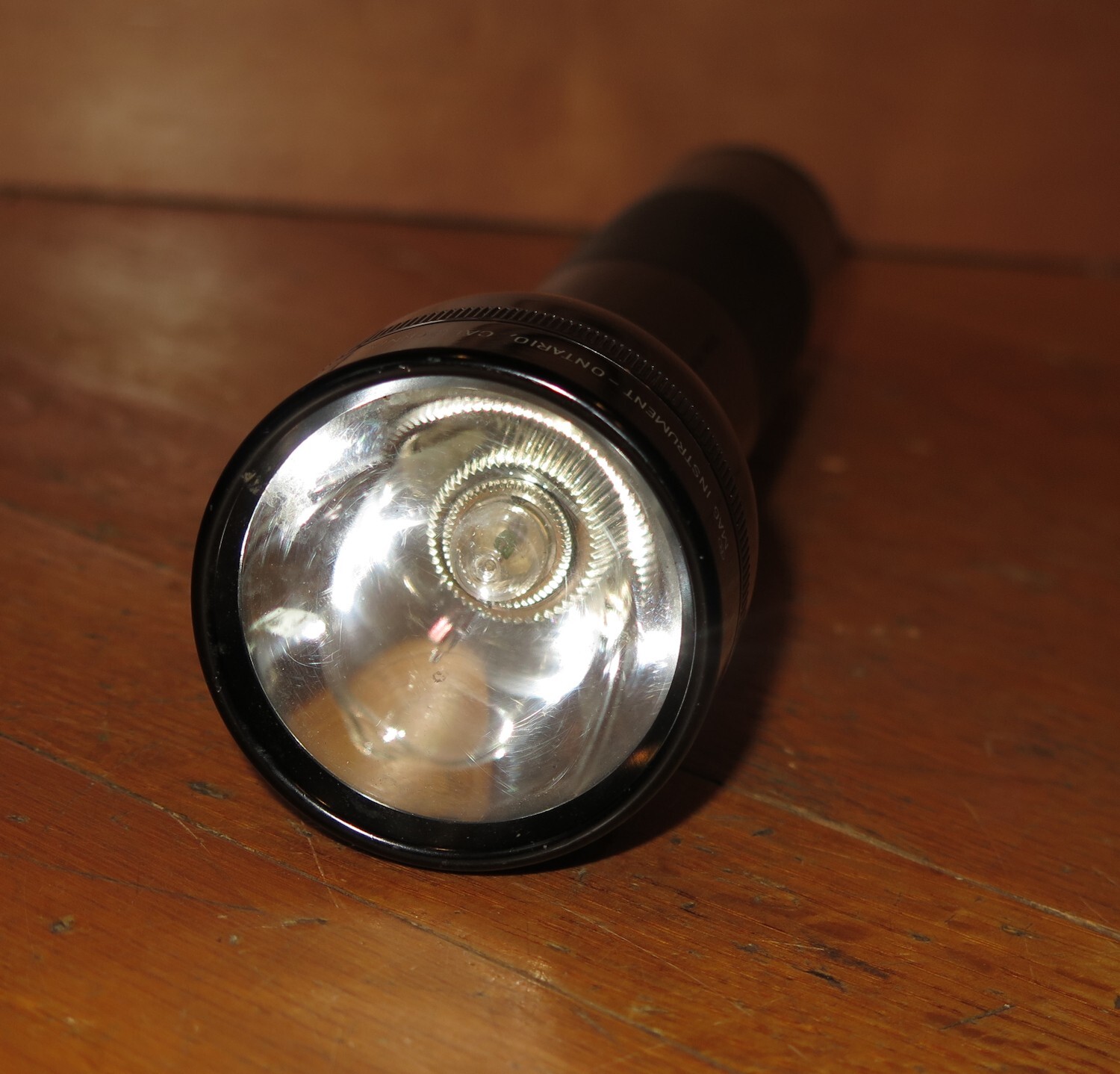 Mag-Lite 10" 2 D-Cell Heavy Duty Incandescent Black Anodized Flashlight
