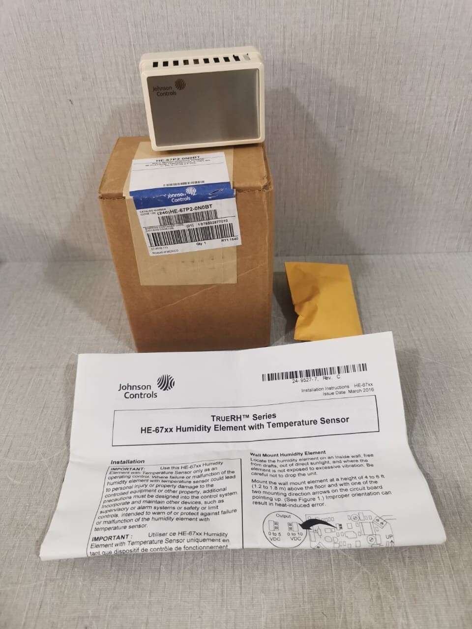 Johnson Controls HE-67P2-0N0BT Wall Mount Humidity Sensor