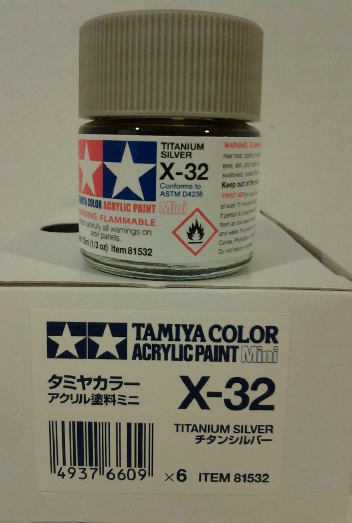 Tamiya acrylic paint X-32 Titanium silver 10 ml Mini.