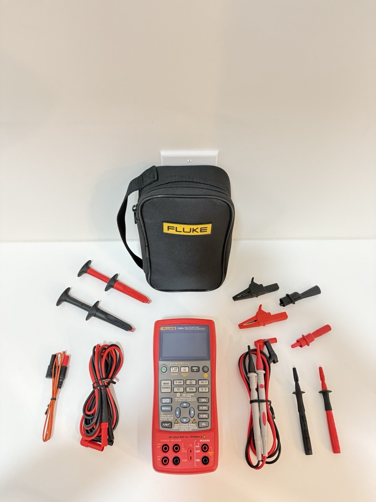 FLUKE 725EX MULTIFUNCTION PROCESS CALIBRATOR W/ ACCESSORIES SHIPS FAST