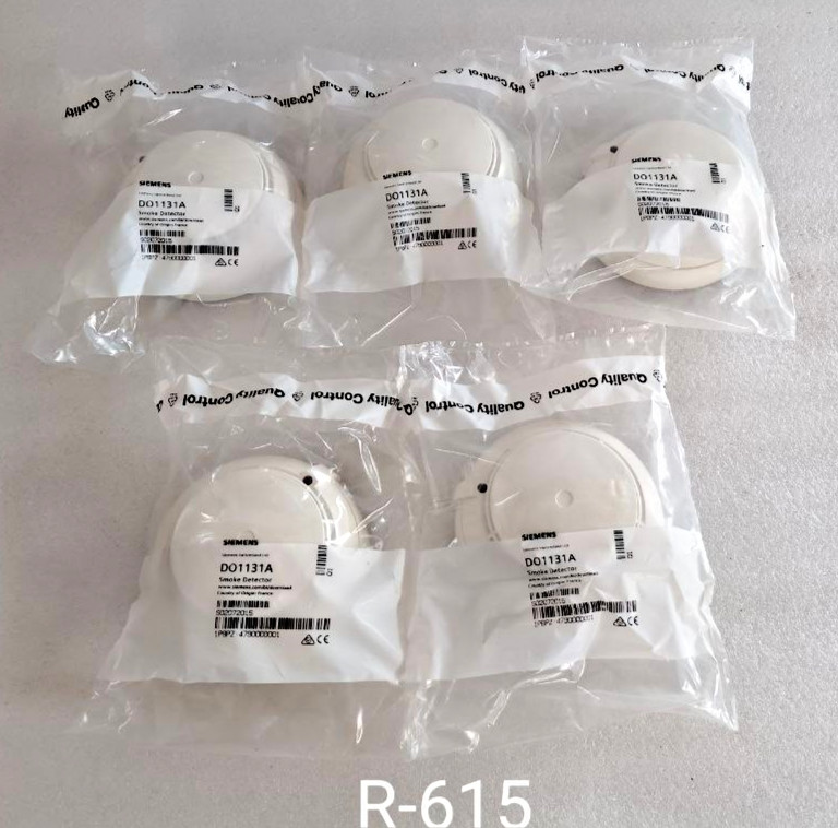 LOT OF 5 SIEMENS D01131A SMOKE DETECTOR *NEW* FAST SHIPPING FEDEX / DHL