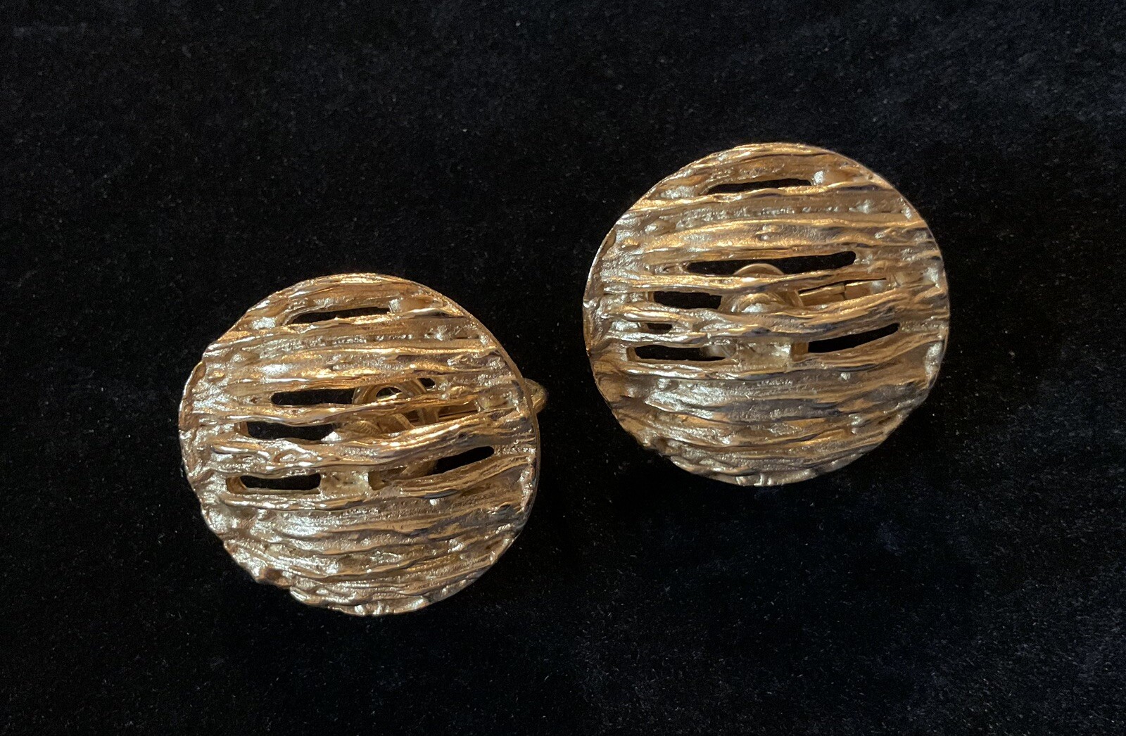Lovely  Mid Century Trifari Button Earrings, Gold Tone, Round