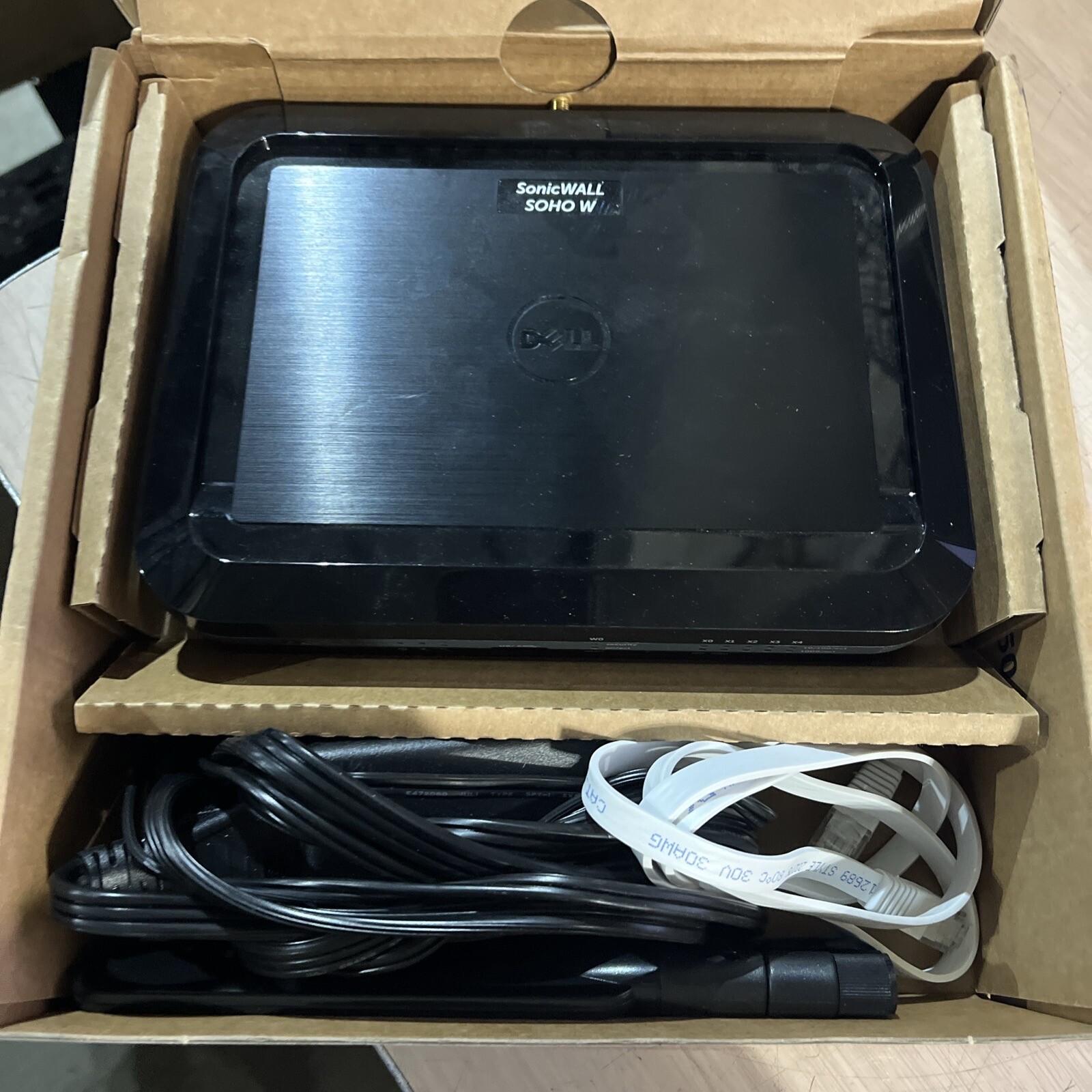 DELL SONICWALL SOHO W/ WIRELESS NETWORK SECURITY APPLIANCE APL41-0BA