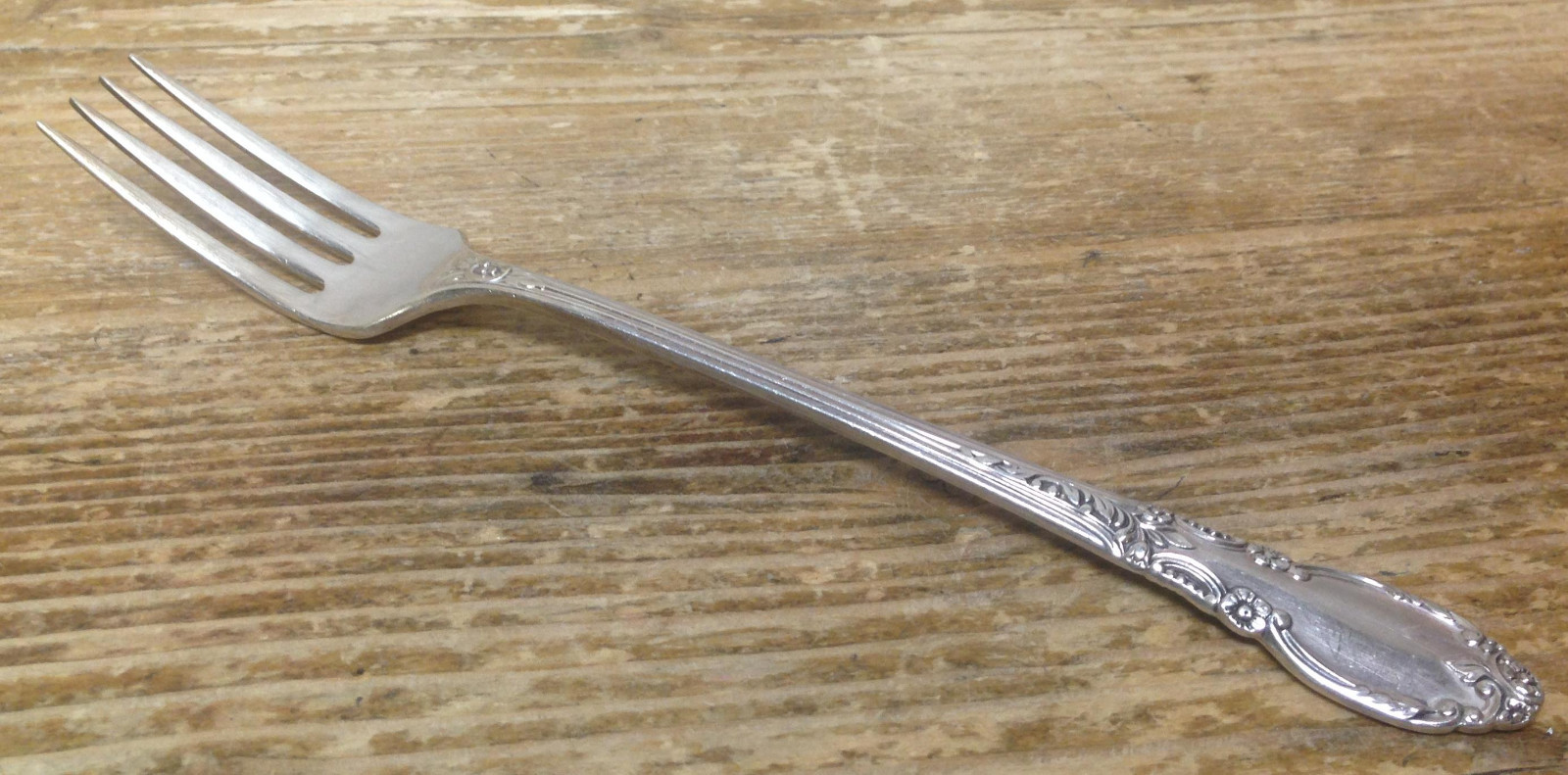 Enchantment Londontown Oneida 1881 Rogers 1 Grille Fork Grill Silverplate 1952