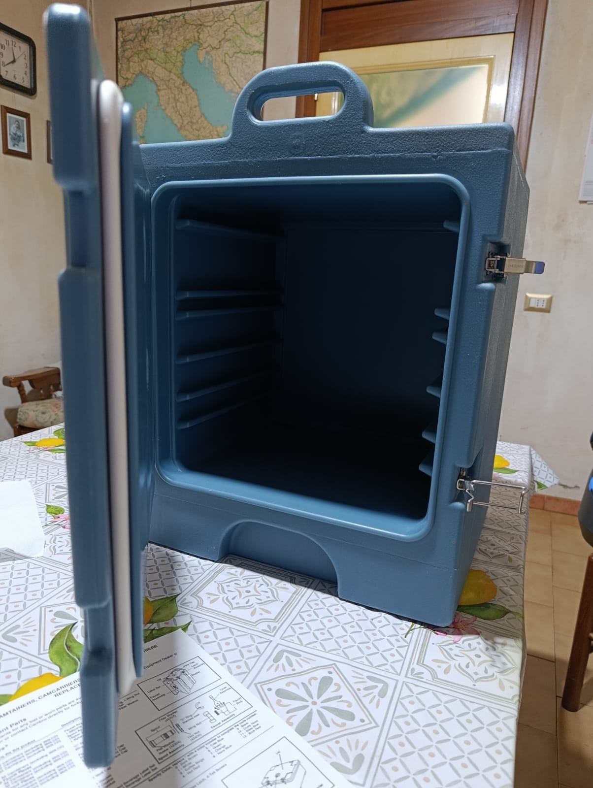 Cambro Isothermal Container