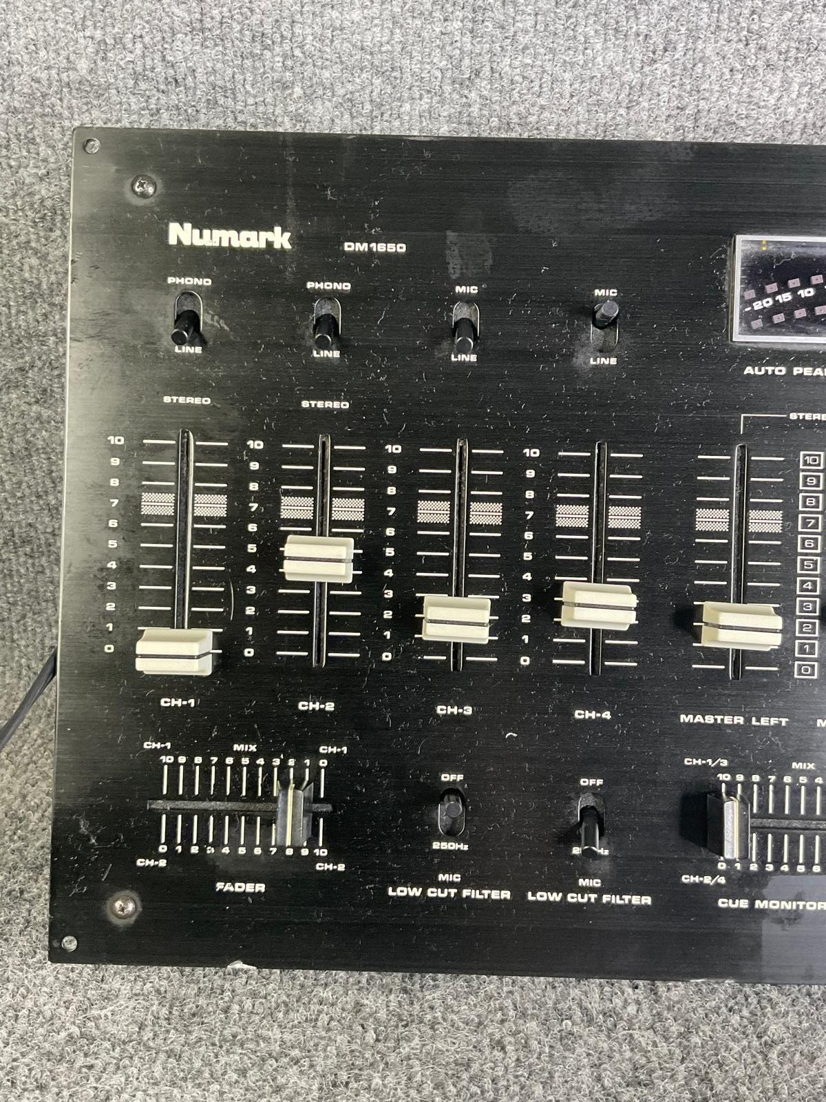 Numark DM-1650 Stereo Equalizer DJ Mixer Pre-Amp Control 39582