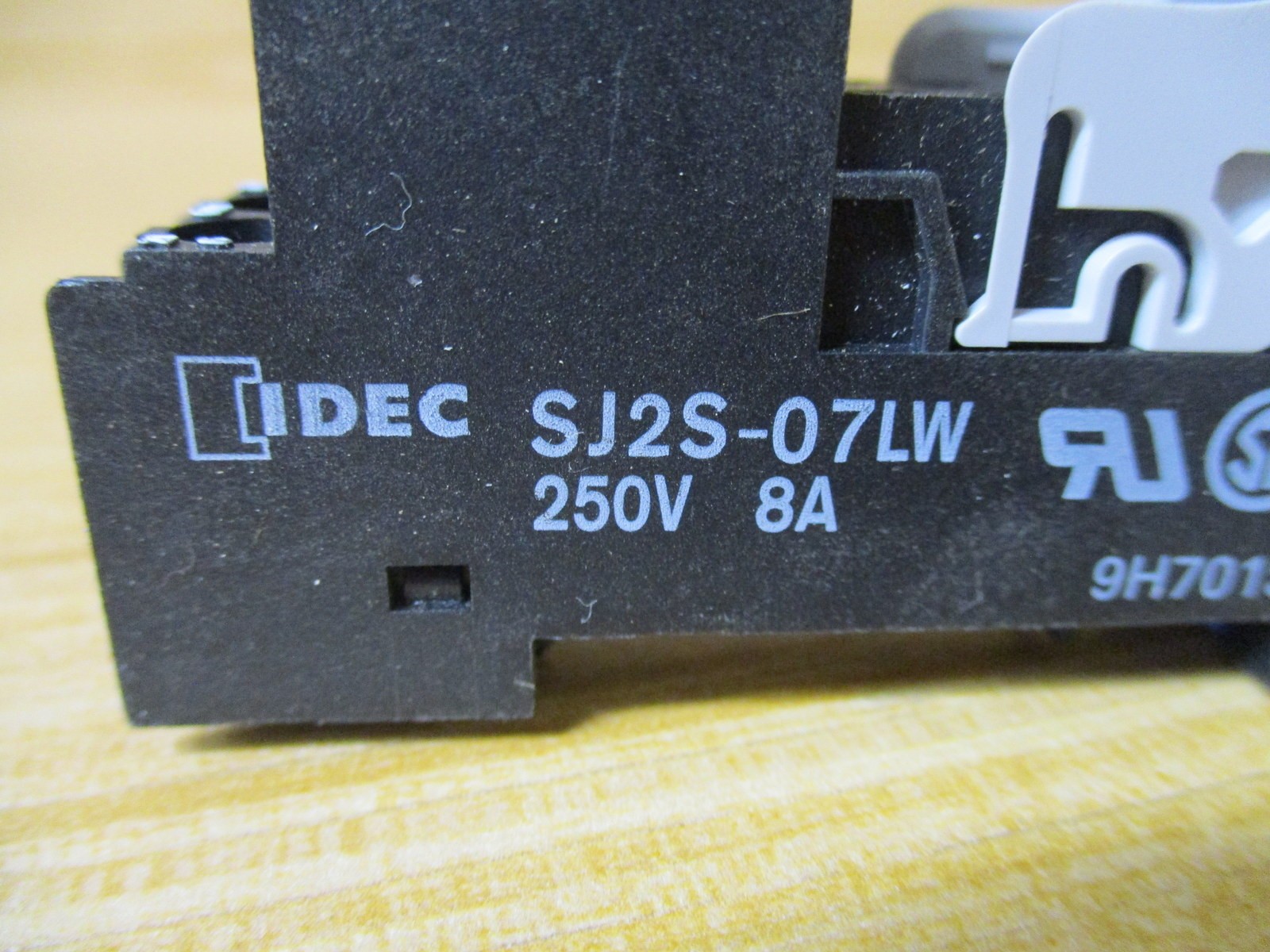 IDEC SJ2S-07LW Relay Socket SJ2S07LW (Pack of 2)