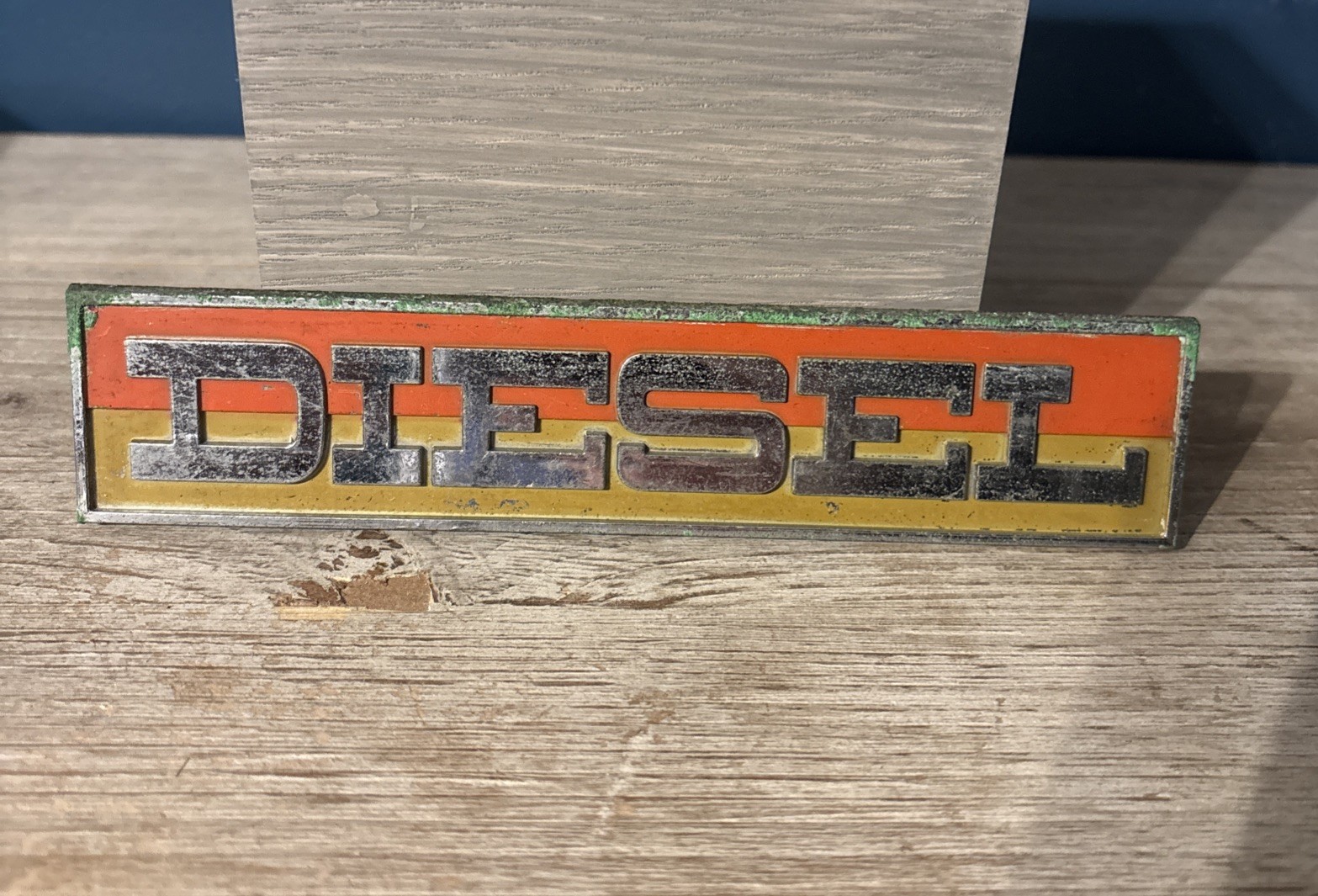 GM CHEVY RARE  TRUCK DIESEL VINTAGE GRILLE EMBLEM 467277 (5414) C10 SQUARE BODY