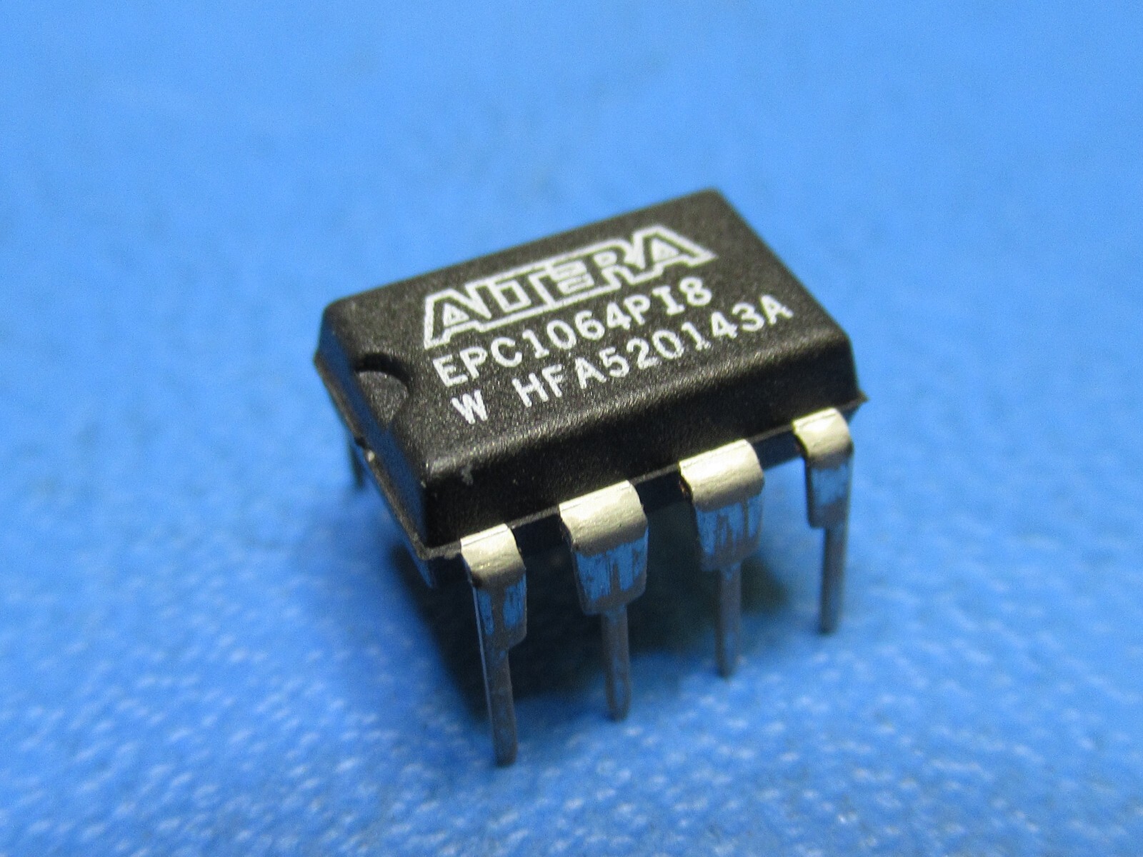 (1) EPC1064PI8 ALTERA 5V CONFIGURATION PROM IND.TEMP VERSION OF EPC1064PC8 NEW