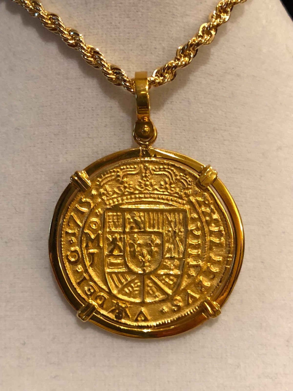 TREASURE PENDANT NECKLACE MEXICO ROYAL 1715 FLEET SHIPWRECK JEWELRY GOLD PLATED