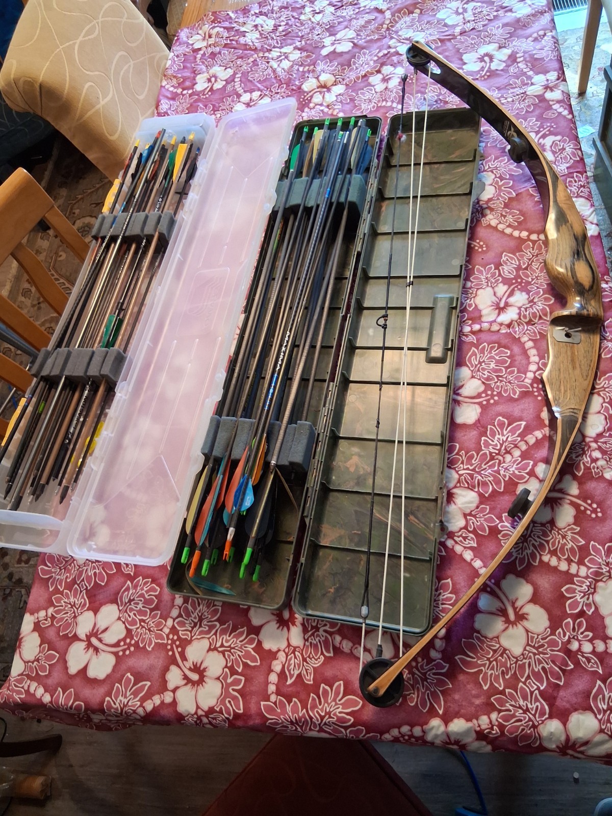 American Archery Wood Compound Bow W/40 Arrows. Beautiful Condition!