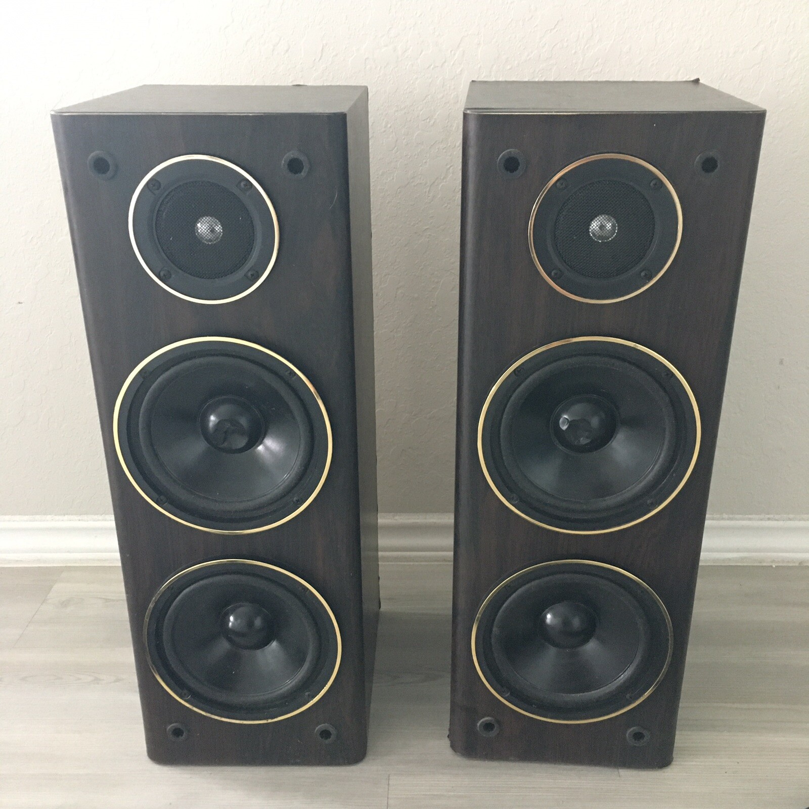 Vintage Fisher 2 Way Speaker System D2 - Untested