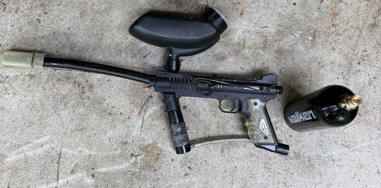 Tippmann Model 98 Paintball Gun And Accessories