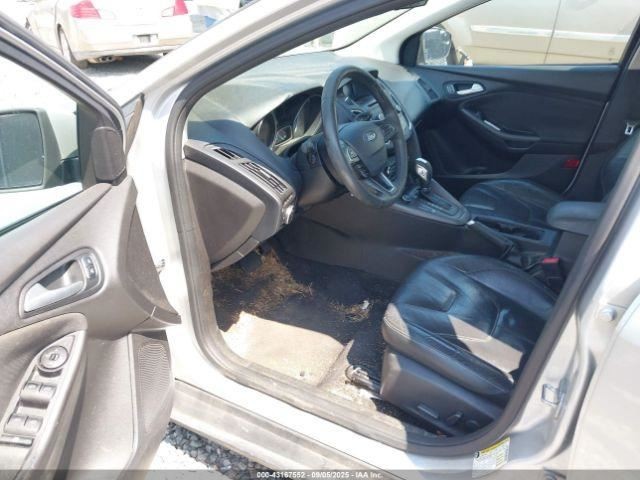 FOCUS 2016 Glove Box 4853718