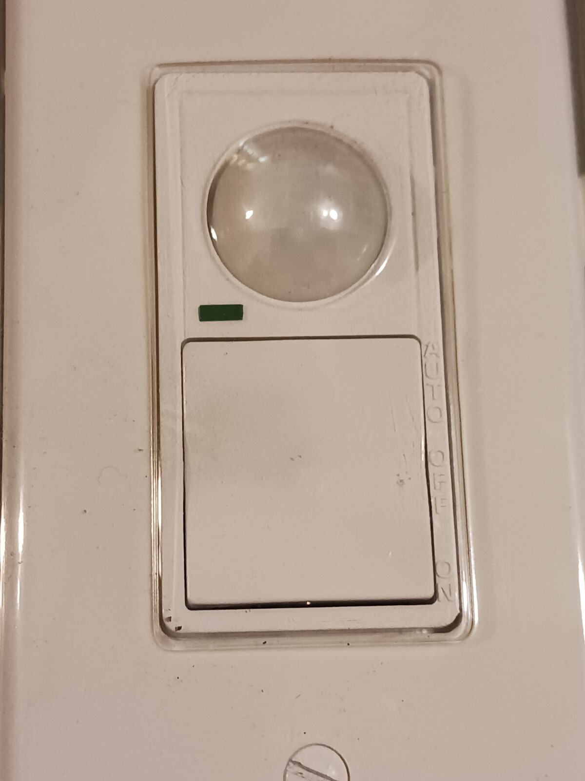 Motion Activated Leviton Decora White Incandescent Light Control 6780-ISL New