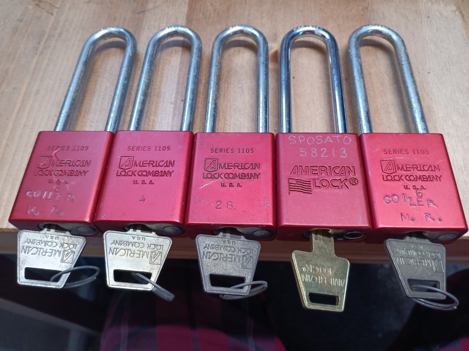 American Lock 1105 Safety Padlock 1-1/2" LOTO Aluminum Keyed #19 - Lot of 5 Red