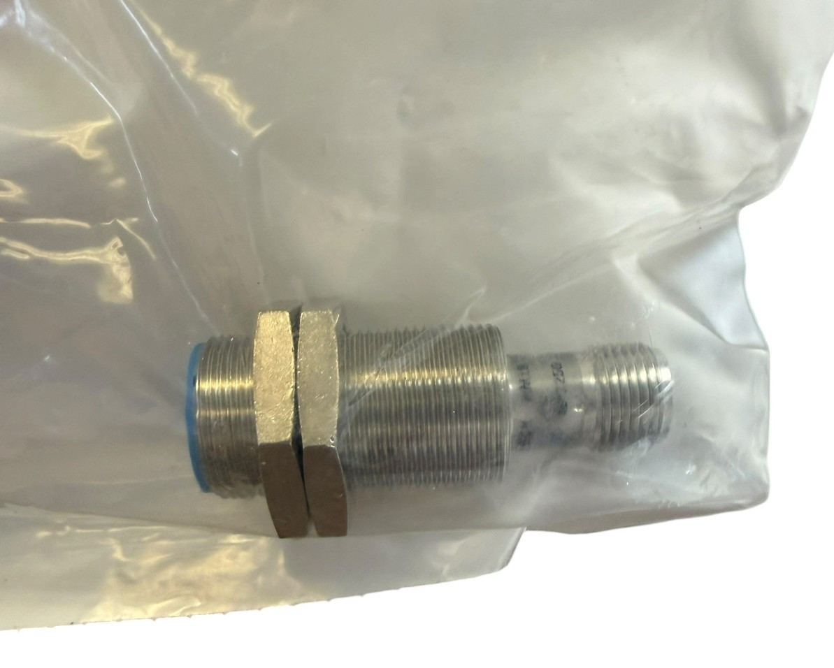 SICK MM18-70APS-ZCK Inductive Proximity Sensor M18 PNP 10-30V DC