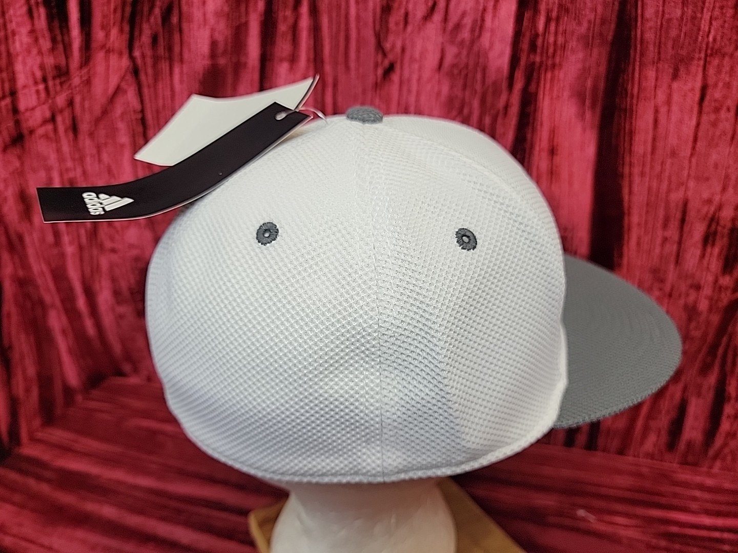 NEW NWT Adidas Mesh Flat Flex Hat IW6165 White GRAY BRIM S/M
