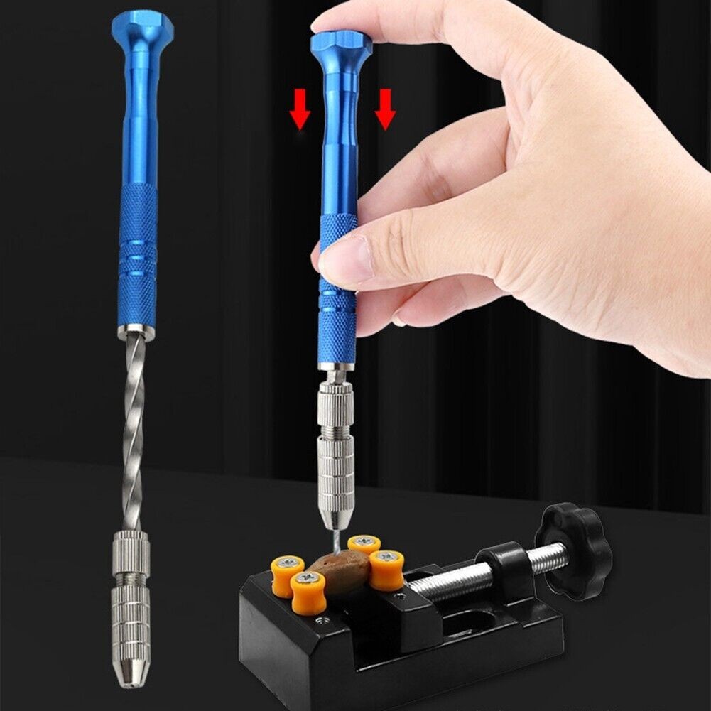 Efficient hand drilling tool for wood and pearls with several drilling heads