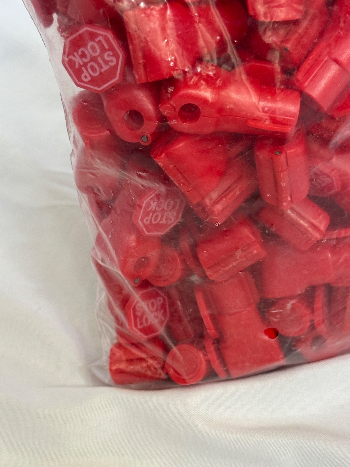 200 pcs Red Stop Lock Peg Hook Locks Plastic for Retail Shop Security Anti Theft