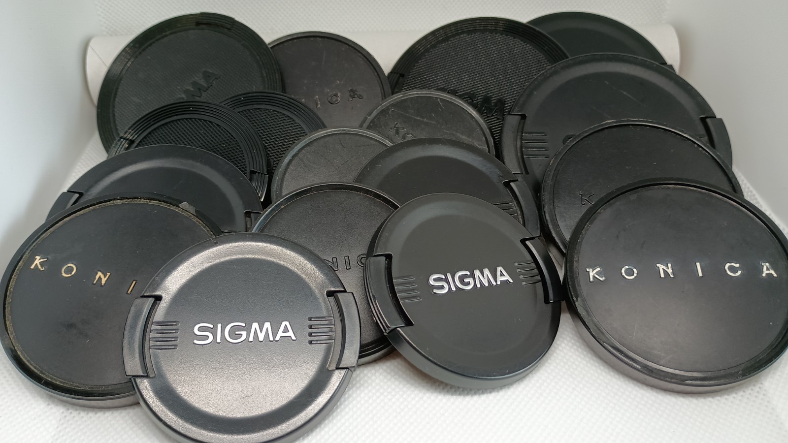 Used Camera Lens Cap 1P " Free shipping to Japan Only". 1pc Random Pick.