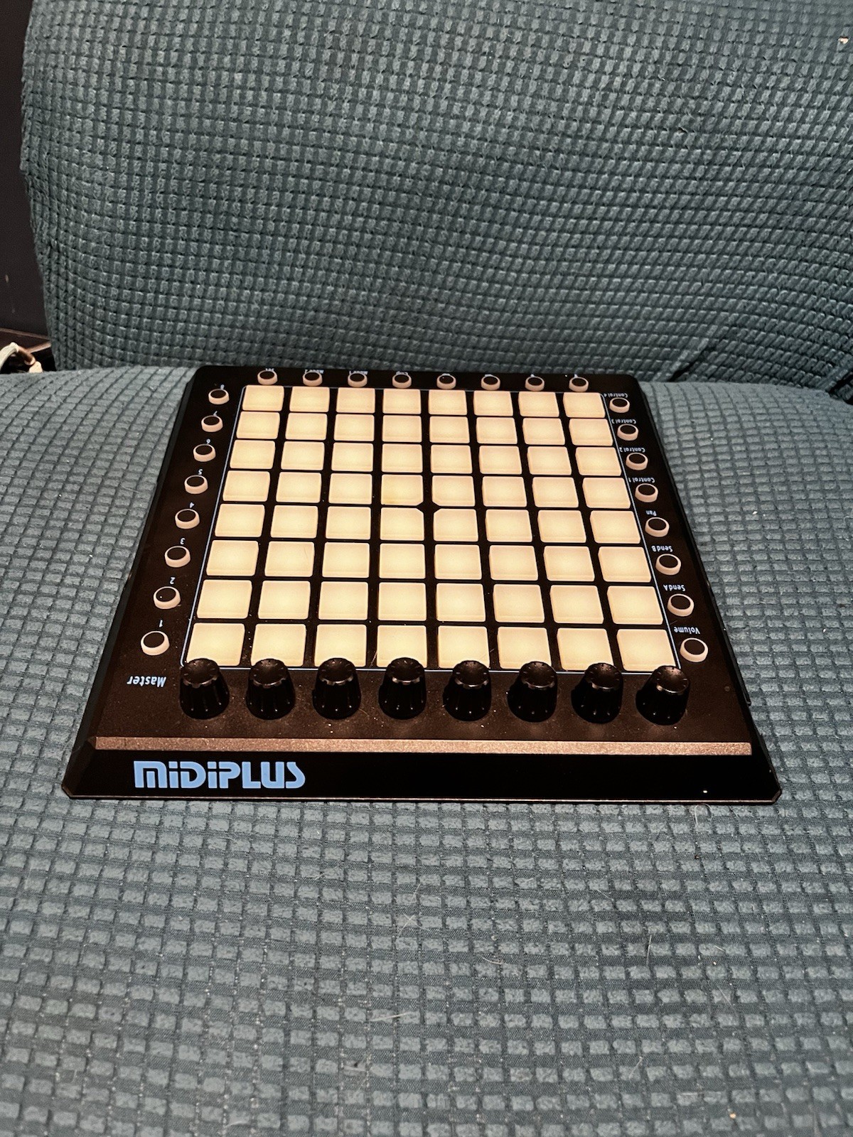 MIDIPlus SmartPAD USB MIDI Pad Controller 64 Pads, Pad Triggers