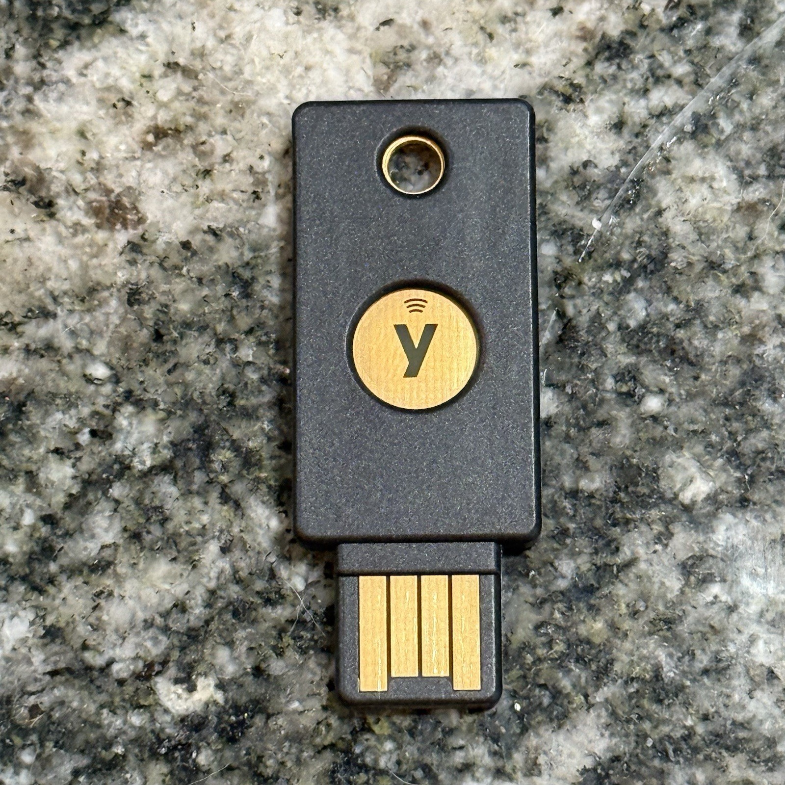 Yubico Yubikey 5 USB-A NFC Single Security Key Y-237 Open Box