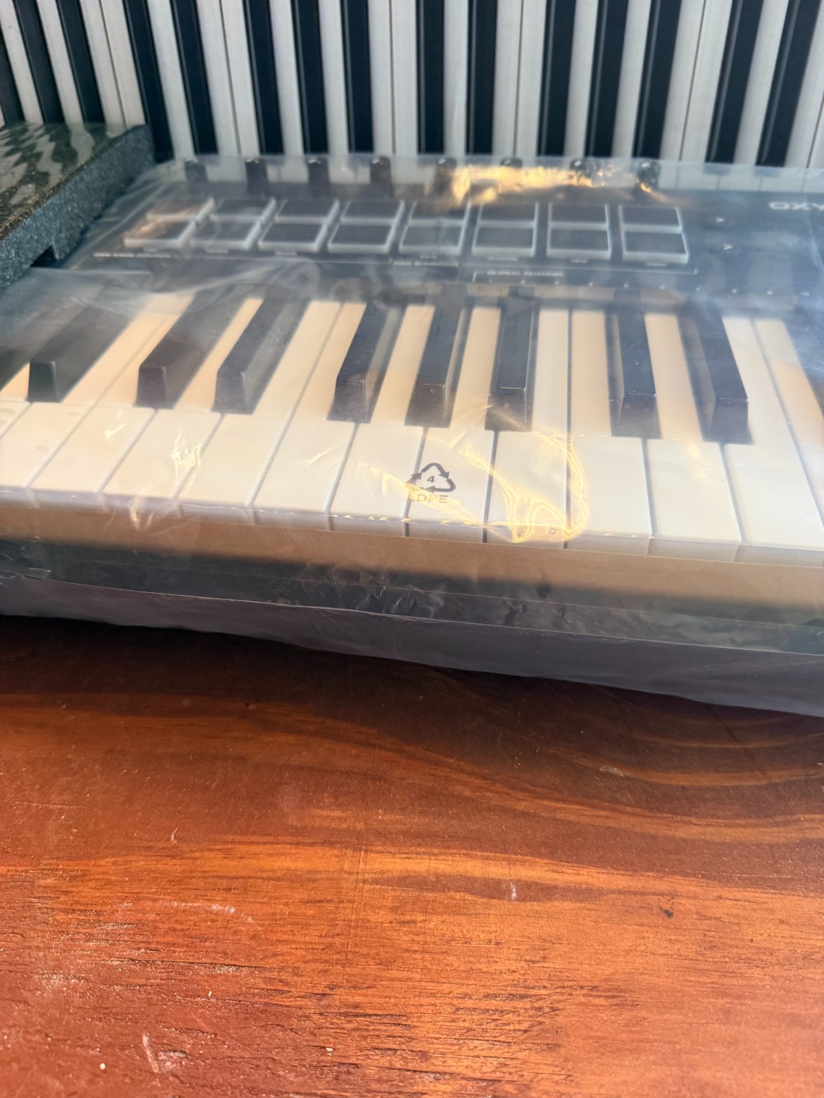 M-Audio Oxygen Pro 61-Key USB Midi Controller Keyboard with 16 Pads NEW *READ*