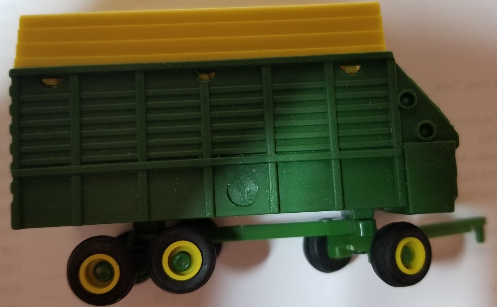 1/64 Standi Toys Green & Yellow Tandem Axle Forage Wagon