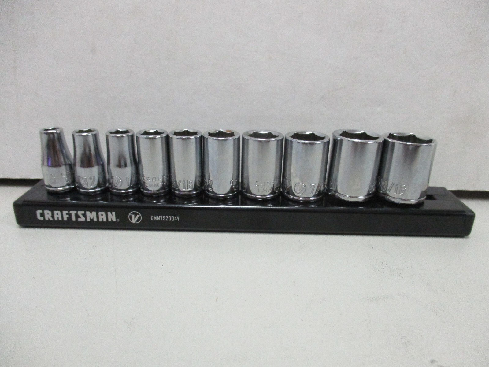Craftsman V Series 1/4" Dr. 6 Pt SAE Socket Set- Magnetic Rail CMMT17300V