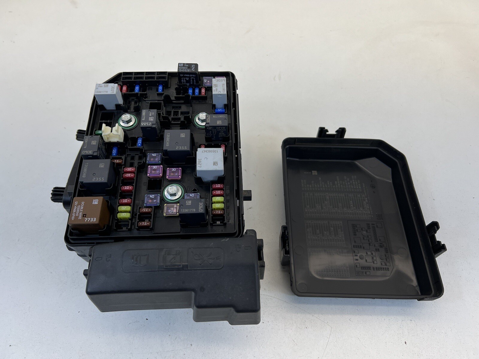 2019 Buick Envision 2.5L Fuse Box OEM.