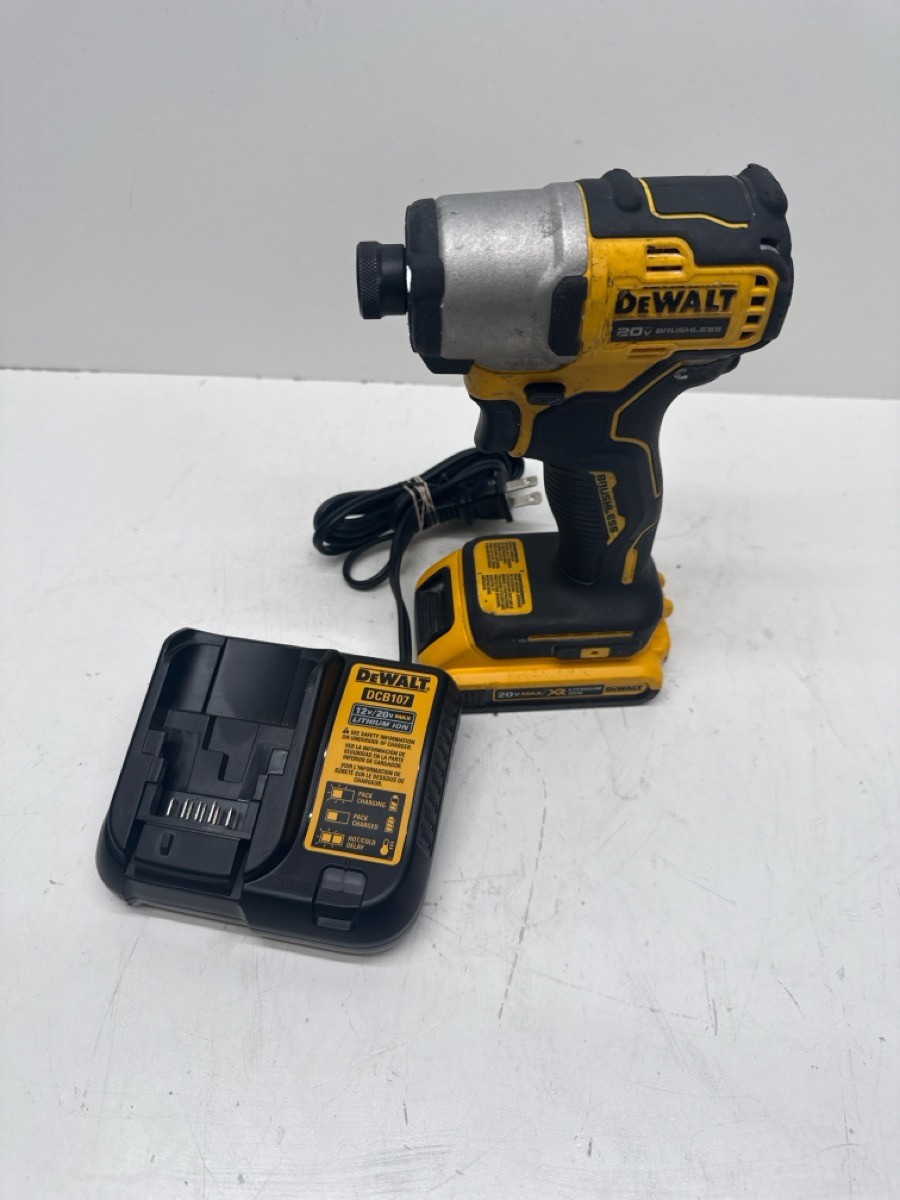 DEWALT DCF840 IMPACT GUN (P28020863)