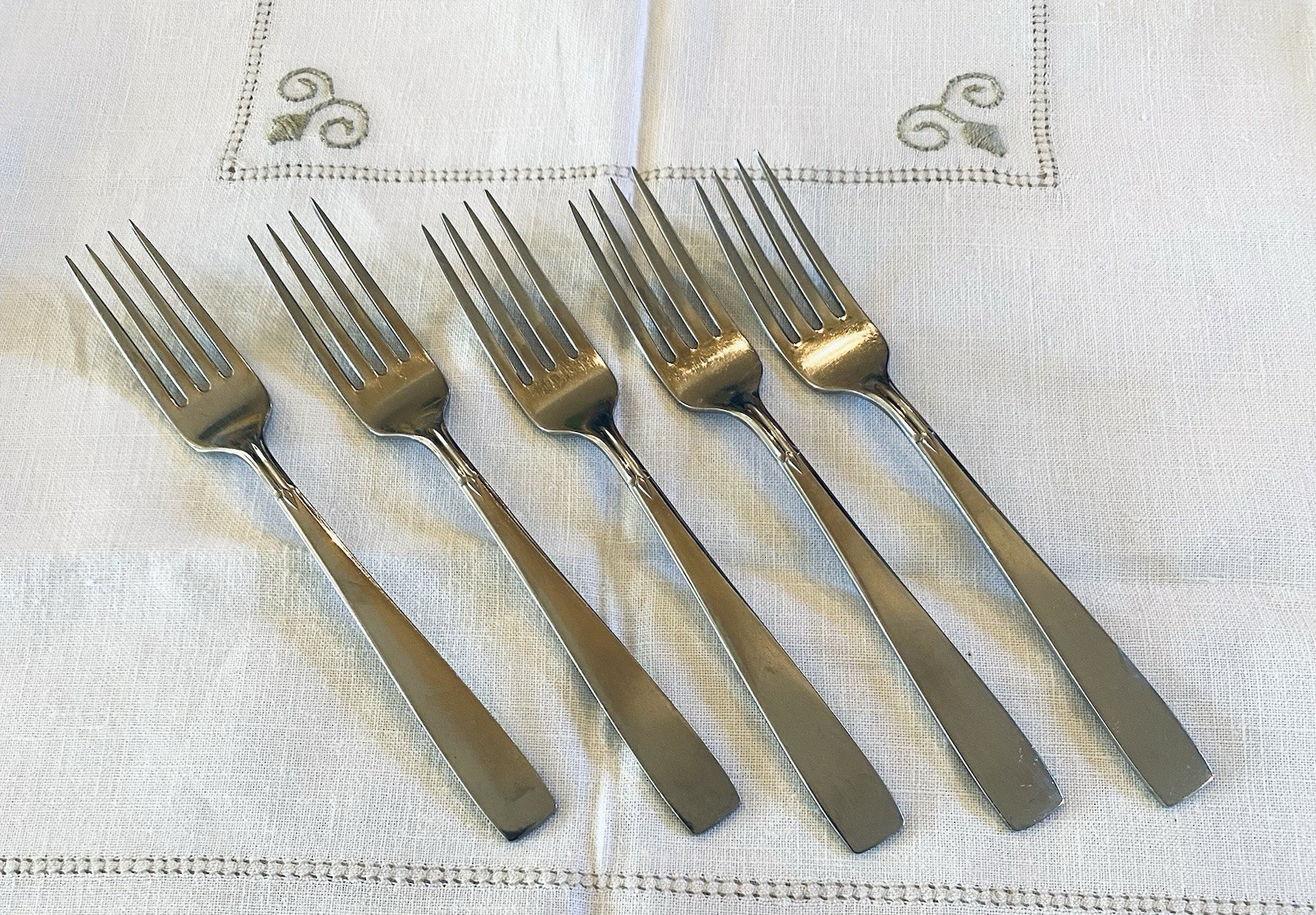 Oneida  Oneidacraft Deluxe USA ACCENT Glossy  5 Dinner Forks 7 3/8"