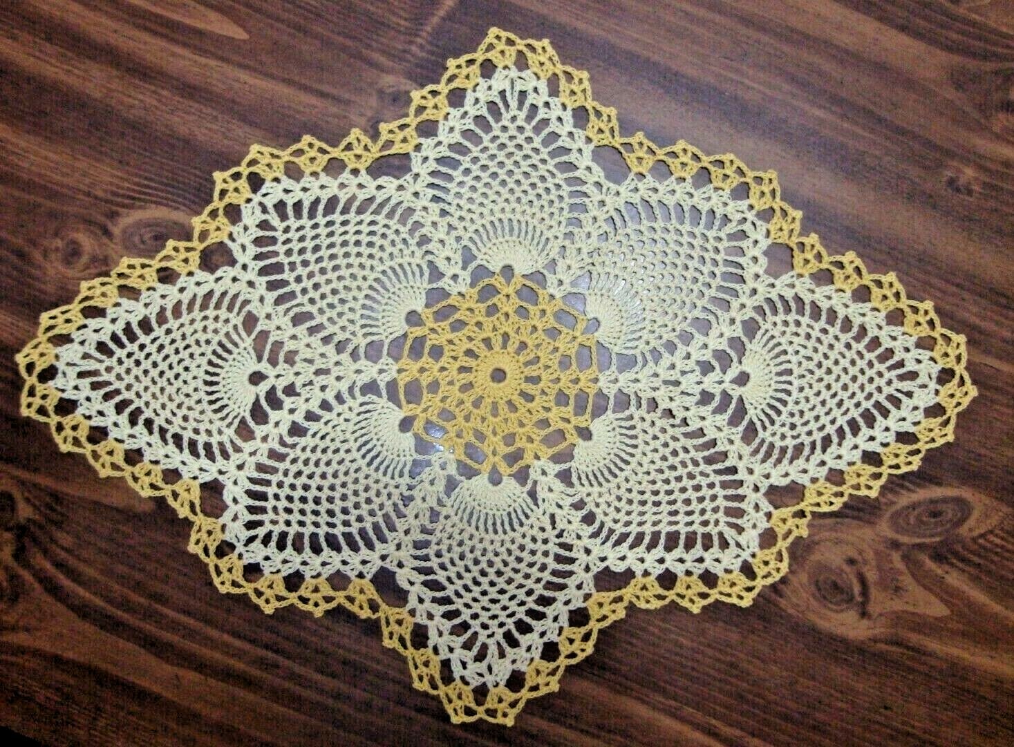 TAMS OVAL DOILY~YELLOW SUNSHINE~APPROX.14x18 INCHES~CROCHETED~HANDMADE~PINEAPPLE